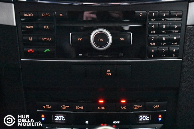 MERCEDES-BENZ E 220 CDI Coupé BlueEFFICIENCY Avantgarde